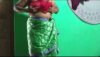 Desi Aunty Green Candle Masturbation