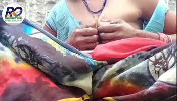 Village Bhabhi Saree Removing Finger